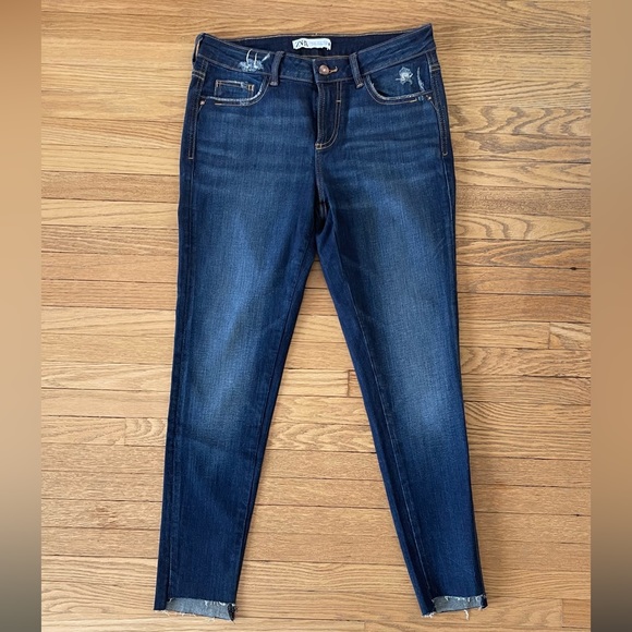 Unworn Zara Mid-Rise Dark Blue Step-Hem Skinny Jean with Light Distressing - Picture 2 of 5